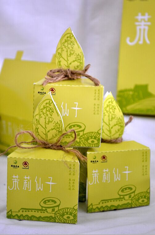 閩榕茶業(yè)“茉莉仙子”品牌包裝設(shè)計(jì)——平面與紙材的雅致對(duì)話